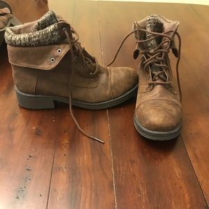 Women’s ankle boots with 1” heels